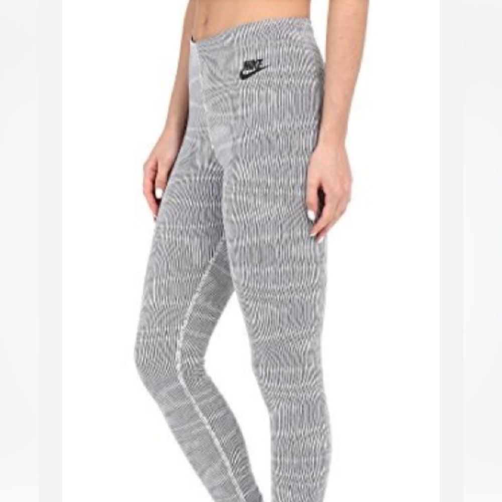 Nike cropped leg a see leggings